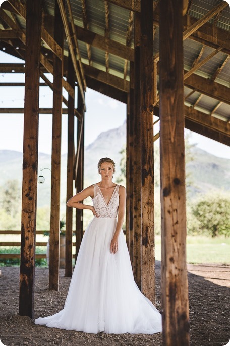 Okanagan-Barn-wedding_Dolan-Creek-Farm_vintage-decor_Salmon-Arm_Okanagan-photographer__by-Kevin-Trowbridge-photography_Kelowna_175216