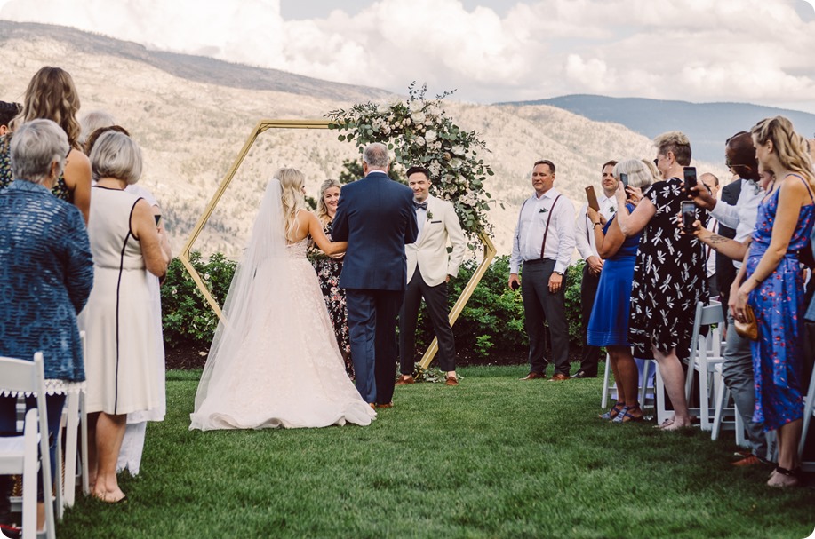 Fitzpatrick-Winery-wedding_Okanagan-Kelowna-Knox-Mountain-couples-portraits_Kyla-and-Nevin-311_by-Kevin-Trowbridge-photography_Kelowna