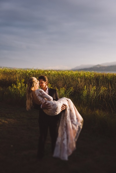 Durali-Villa_wedding_Swan-Lake-sunset-couple_by-Kevin-Trowbridge-Photography_Kelowna-5