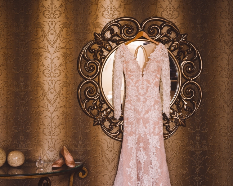 Durali-Villa_wedding_vintage-dress_lace_mirror_by-Kevin-Trowbridge-Photography_Kelowna